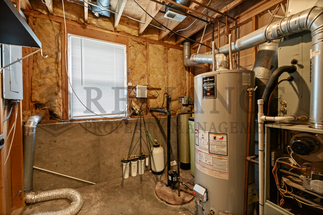 Building Photo - 2013 N Parkridge Ct