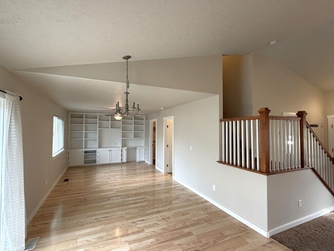 Building Photo - Perfect 4 bed 2.5 ba home in the desirable Sundance Subdiv. off McMillan & Meridian Rd.