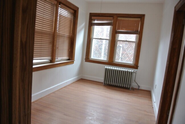 Building Photo - 706 87th St