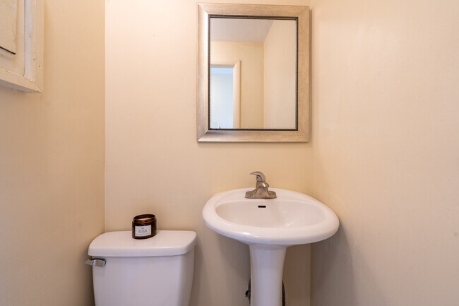 Building Photo - 2 Rorbach Ln