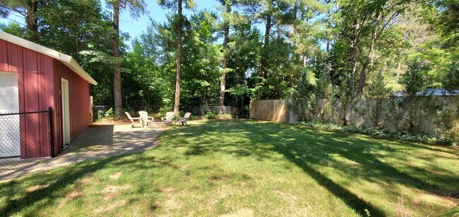Building Photo - Fully Furnished 2-Bedroom Home Near Hodenp...
