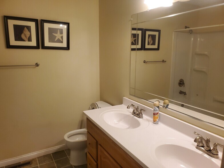 Building Photo - 23 Kenfield Cir