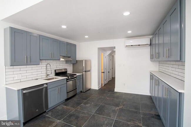Primary Photo - 1413 Lombard St