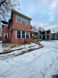 Building Photo - Four Bedroom Home