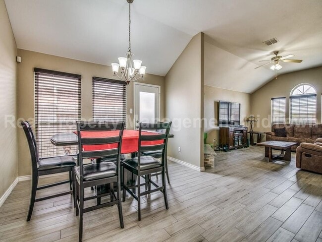 Building Photo - Stylishly Updated 3-Bedroom Home with Modern Touches & Prime Location!