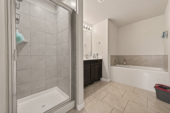 Building Photo - 18306 Pelham Holw Trl