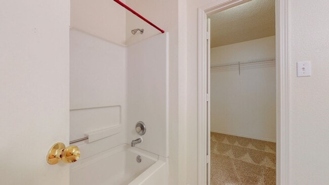 Building Photo - Lovely 3 bedroom home in convenient location.