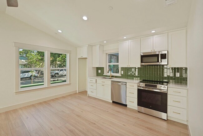 Building Photo - Beautiful 2 bedroom 1 Bathroom for rent in North Oak Park! Close to UC Davis and McGeorge Law