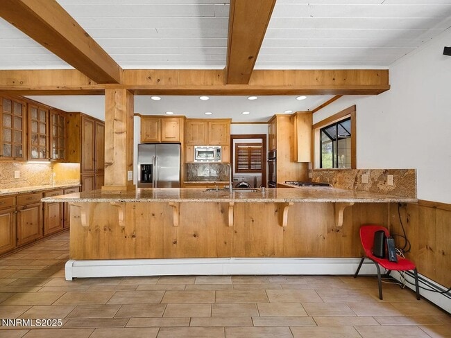Building Photo - 445 Country Club Dr
