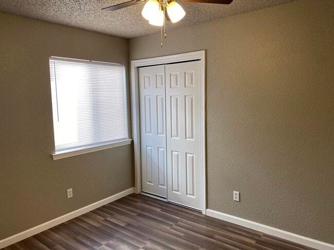 Building Photo - 2914 Royal Knoll Dr