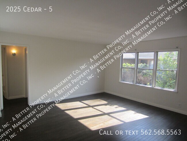 Building Photo - 2025 Cedar-5