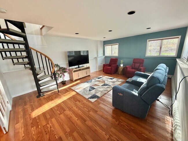 Building Photo - 29 Carriage Hill Ln