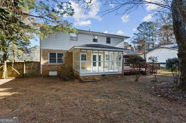Building Photo - 4874 Happy Hollow Rd
