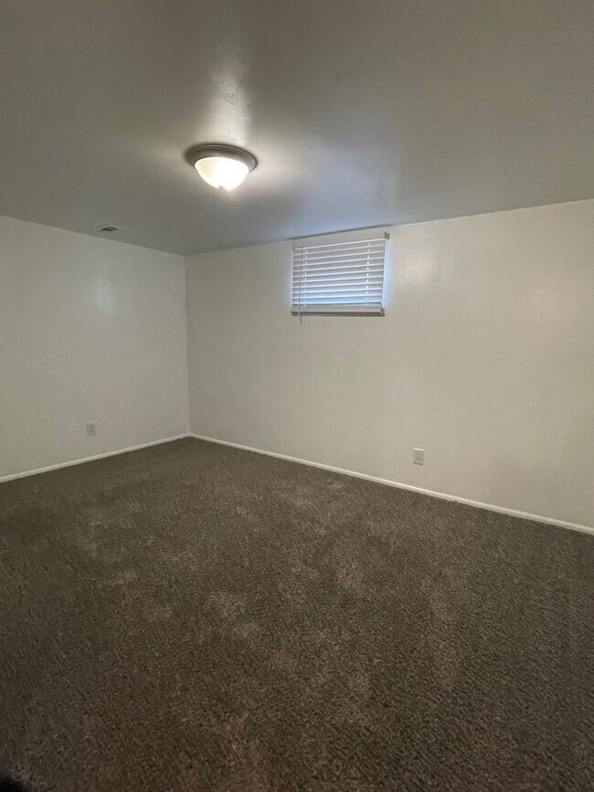 Building Photo - 5520 S 2050 W