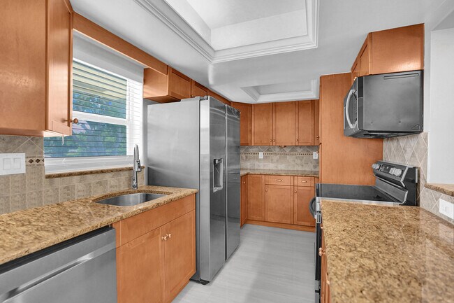Building Photo - 2755 NE 28th Ave