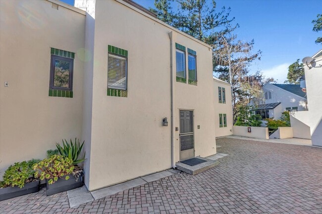 Building Photo - 181 Centre St