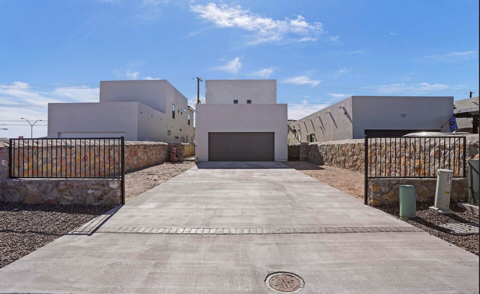 Building Photo - 14695 Pebble Hills Blvd