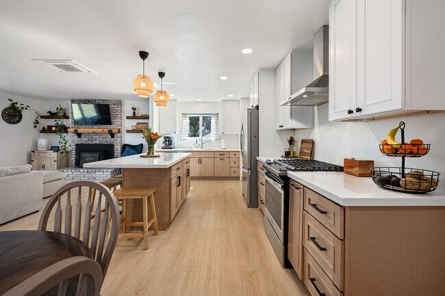 Building Photo - 199 Bailhache Ave