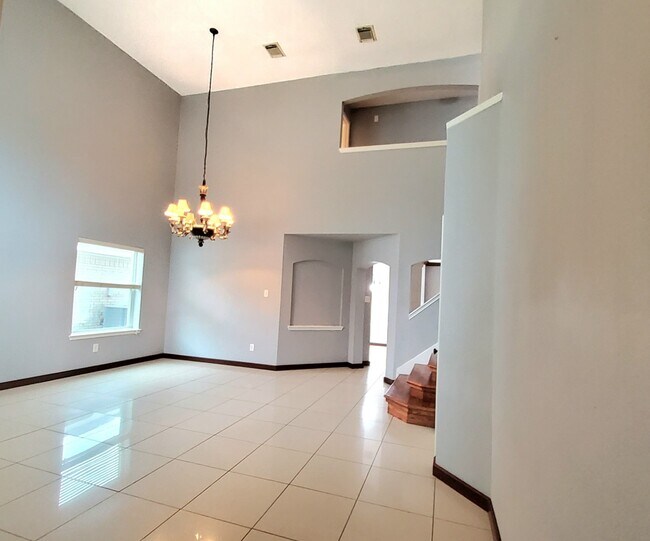 Building Photo - 18123 Flower Grove Ct