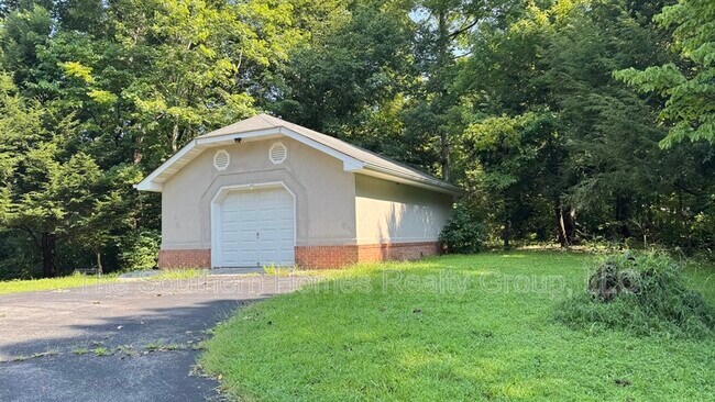 Building Photo - 2520 Sullins Rd