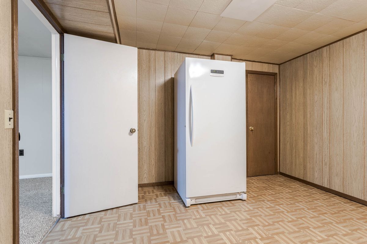 Building Photo - 755 Braun St