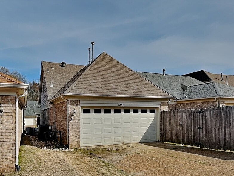 Building Photo - 1253 Travers Ln