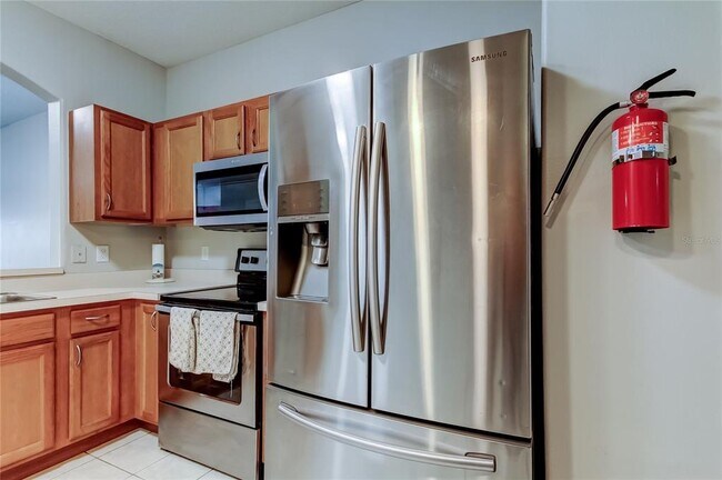 Building Photo - 1138 Hillhurst Dr