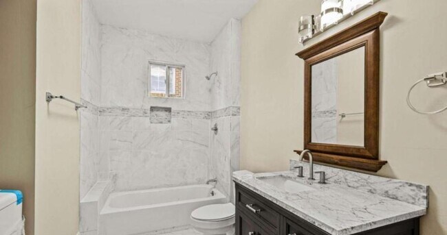 Building Photo - 684 S Elizabeth Pl NW