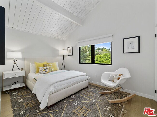 Building Photo - 2304 Vestal Ave