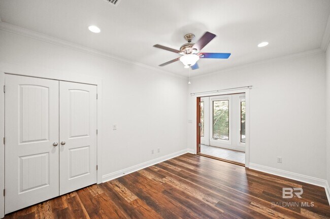 Building Photo - 491 Pine Ave