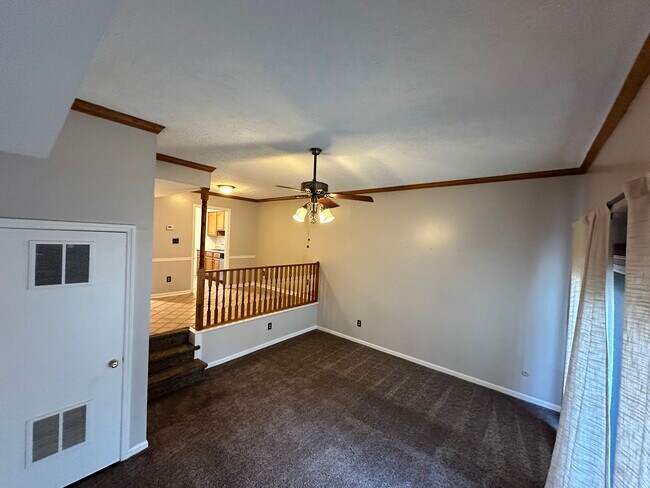 Building Photo - 658 Carriage Cir