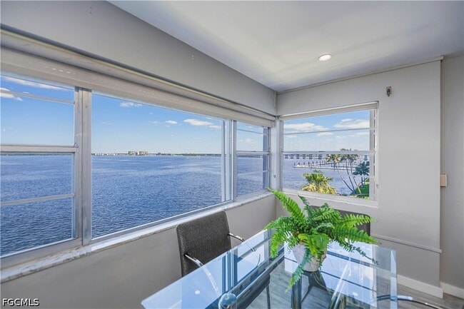 Building Photo - 1900 Clifford St