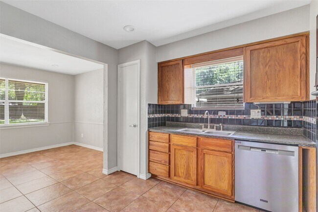 Building Photo - 2414 Chanay Ln