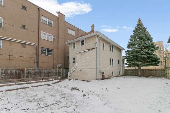 Building Photo - 1144 N Austin Blvd