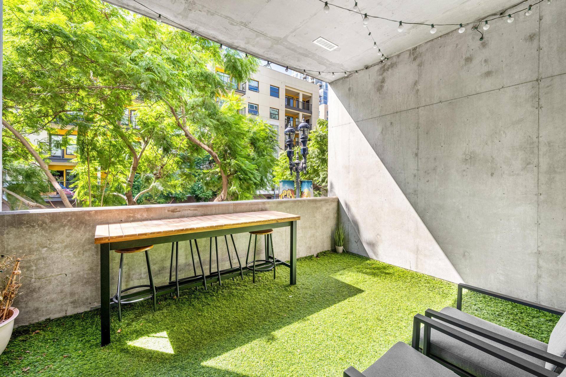 Building Photo - 1025 Island Ave