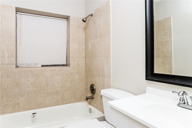 Building Photo - 7109 Glenwood Dr