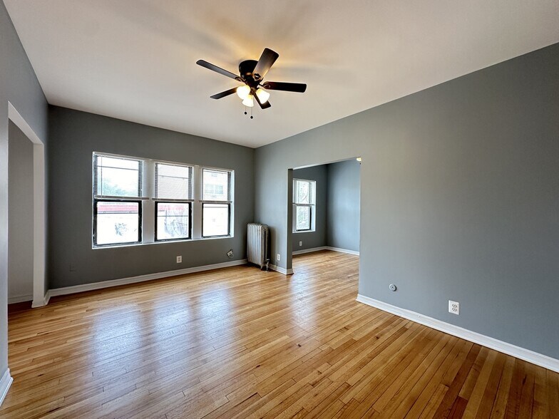 Building Photo - 1319 W Estes Ave