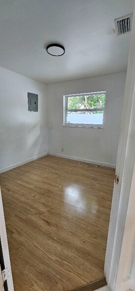 Building Photo - 709 13th St