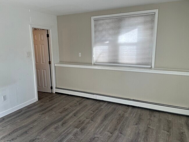 Building Photo - 12 Cedar St