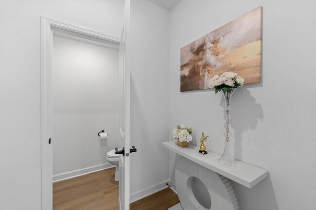 Building Photo - 985 Annagaire Curv