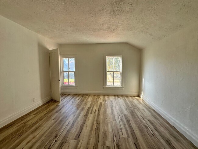 Building Photo - 55 Poplar St