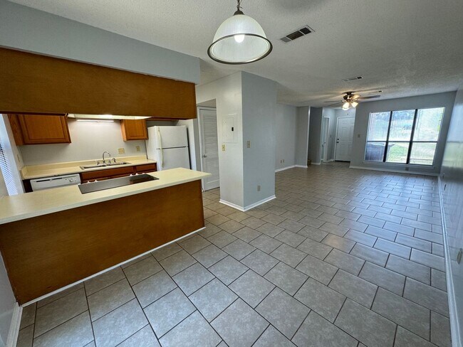 Building Photo - 2810 Villa Woods Cir