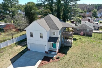 Building Photo - Waterfront 5 Bedroom 3 1/2 Bath Home on th...