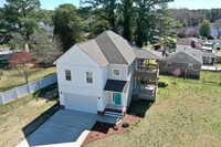 Building Photo - Waterfront 5 Bedroom 3 1/2 Bath Home on th...