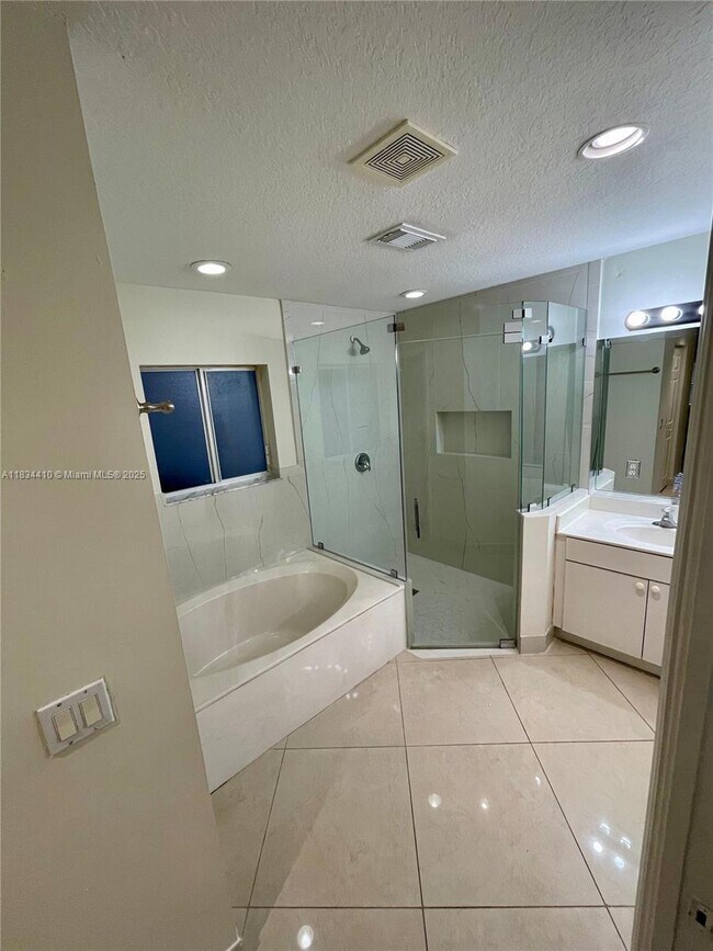 Building Photo - 4101 SW 148th Pl