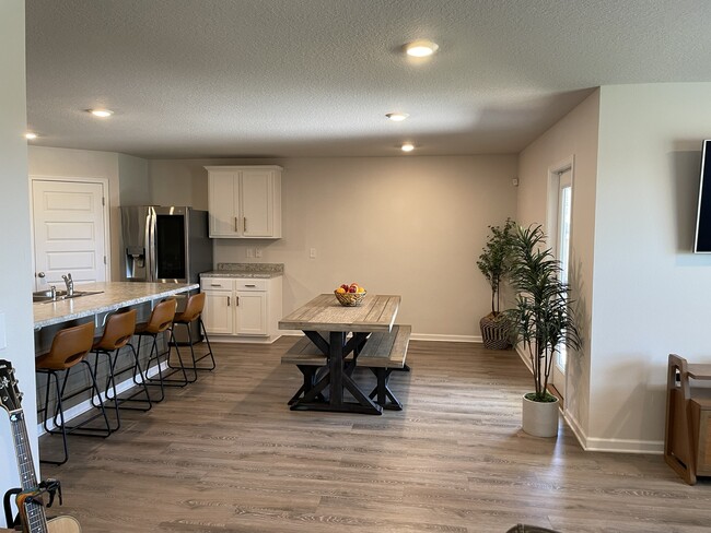 Building Photo - 5240 Peach Dr
