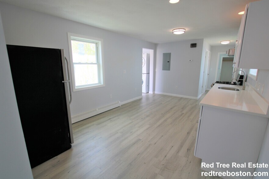 Building Photo - 52 Shawmut St