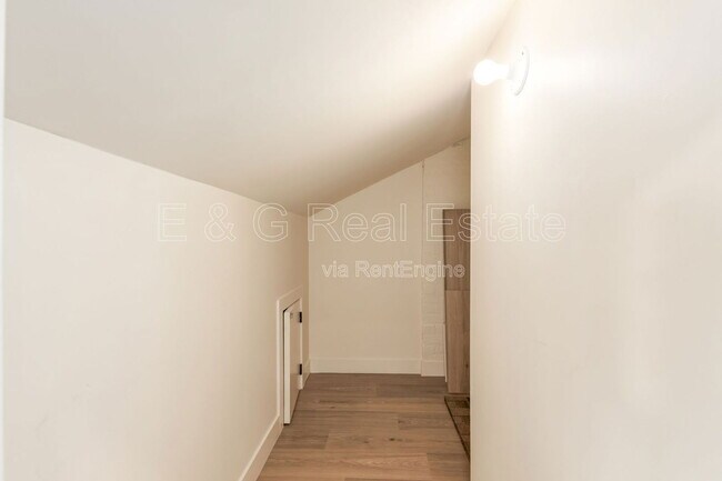 Building Photo - 125 N 11th Ave