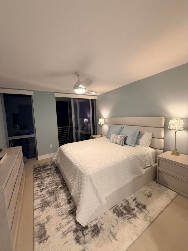 Building Photo - 111 SE 1st Ave