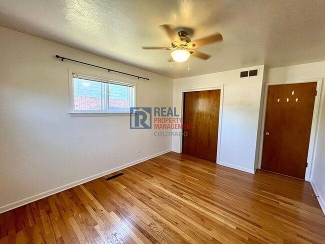 Building Photo - 919 Panorama Dr